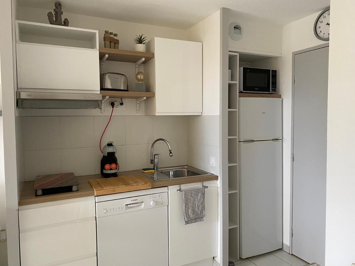 Appartement En Residence Privee, Face A La Mer Avec Acces Direct Plage อิแยร์ ภายนอก รูปภาพ