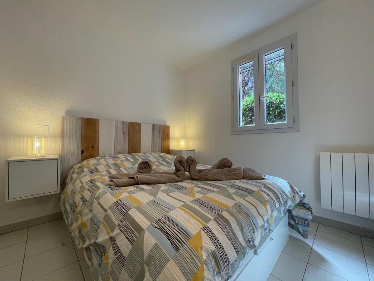 Appartement En Residence Privee, Face A La Mer Avec Acces Direct Plage อิแยร์ ภายนอก รูปภาพ