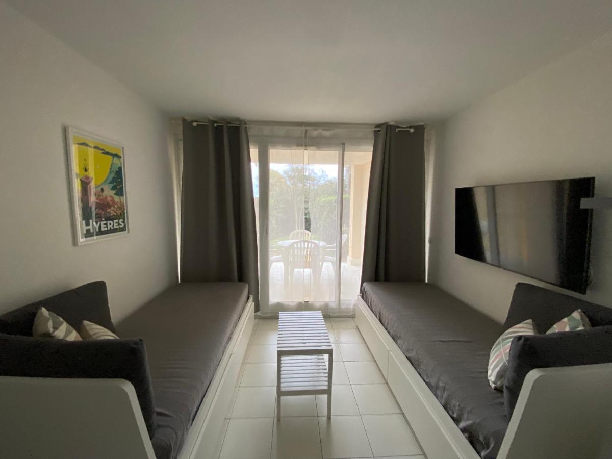 Appartement En Residence Privee, Face A La Mer Avec Acces Direct Plage อิแยร์ ภายนอก รูปภาพ